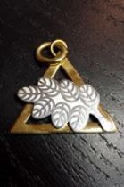 Pendentif Triangle (or) et branche d'acacia (argent) 